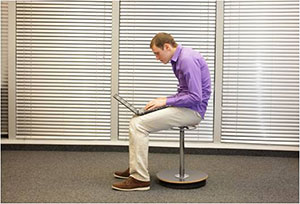 모커리한방병원 거북목으로 인해 굽은 어깨 이미지